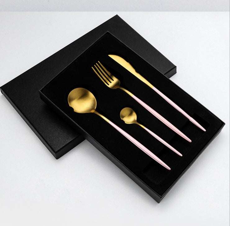 Cutlery spoon set with mirror-polished stainless steel finish in black gift box.