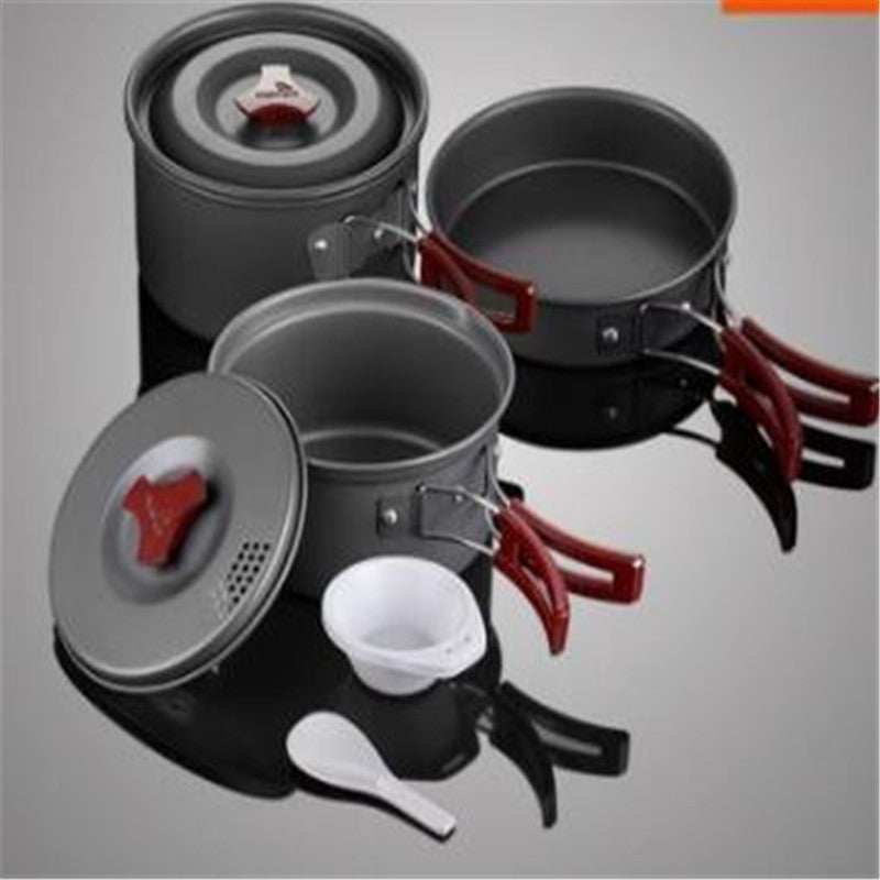 Picnic cookware set with pots and frying pan in hard alumina.