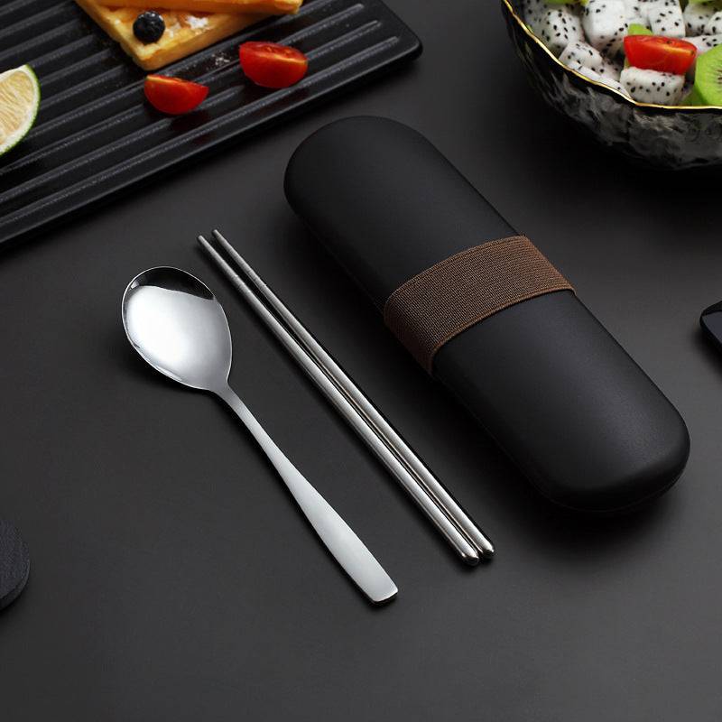 Stainless steel portable cutlery set with mirror polished finish and anti-slip design.